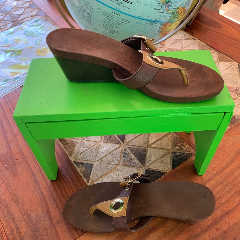 Nine West Gold/Brown sandals